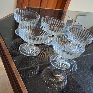 VTG Elegant Glass Dessert Bowls Set